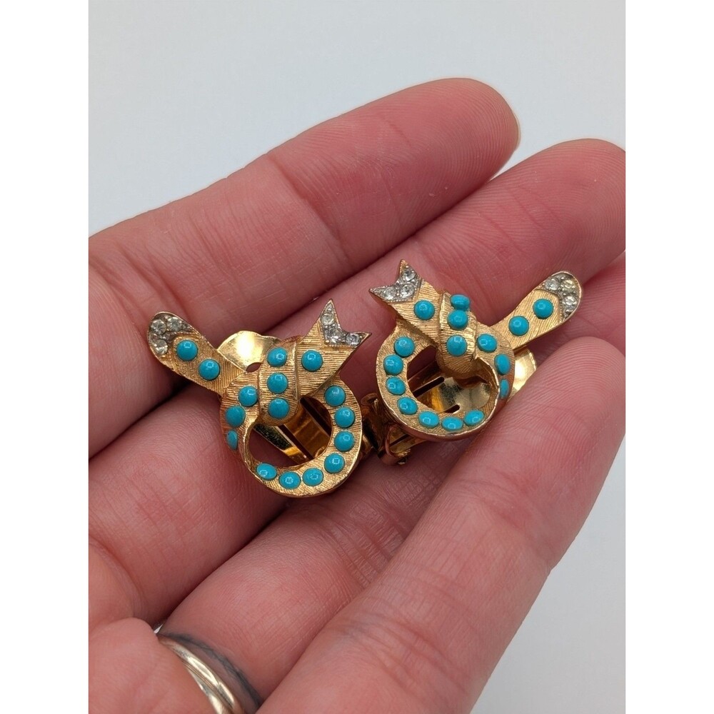 Vtg Signed Hattie Carnegie Faux Turquoise Cabochon Clip Earrings Gold Art Deco - Picture 5 of 12
